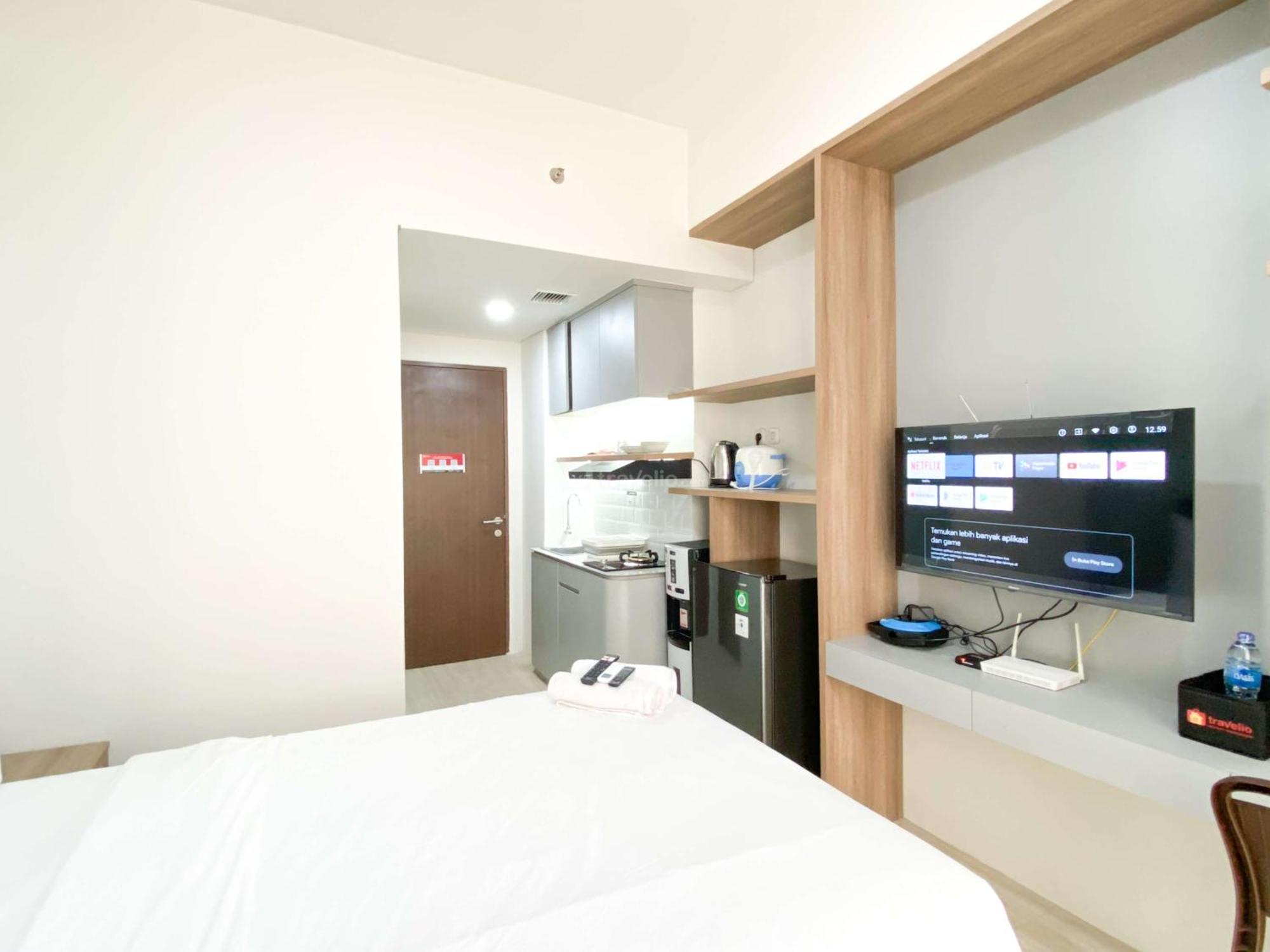 Homey And Well Design Transpark Juanda Timur By Travelio Apartemen